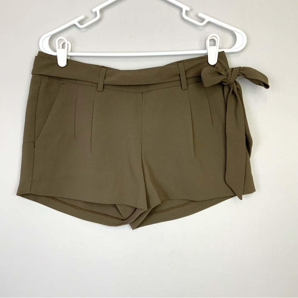 NWT Express Sz 4 Olive Green Belted Pleated Tie‎ Waist Dressy Shorts